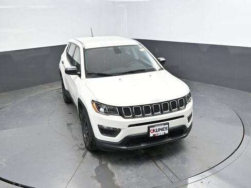 Used 2017 Jeep Compass Sport w/ Cold Weather Group AWD/4WD image 30
