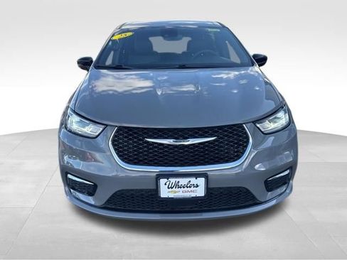 Used 2025 Chrysler Pacifica Select image 8