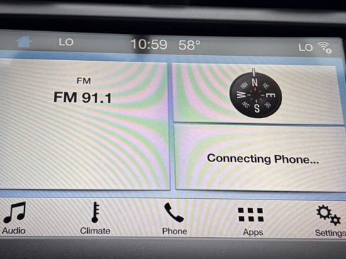 Used 2018 Ford Fusion SE w/ Fusion SE Technology Package FWD image 14