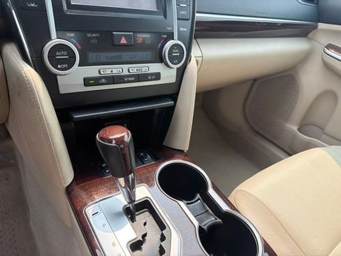 Used 2012 Toyota Camry XLE w/ Leather Pkg FWD image 18