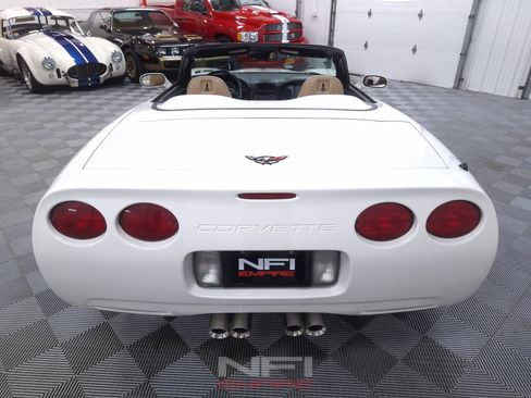 Used 2001 Chevrolet Corvette Coupe w/ Preferred Equipment Group2 RWD image 15