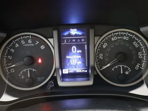 Used 2018 Toyota Tacoma SR5 RWD image 10