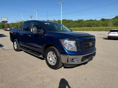 Used 2019 Nissan Titan SV AWD/4WD image 8