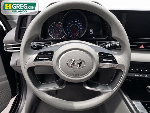 Used 2022 Hyundai Elantra SEL FWD image 11