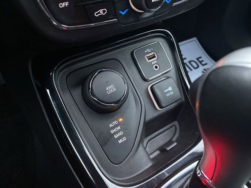 Certified 2019 Jeep Compass Altitude image 25