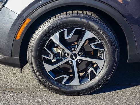 Used 2024 Kia Sportage EX image 9