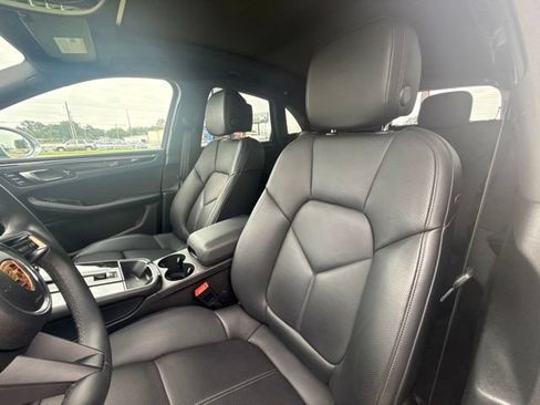 Used 2025 Porsche Macan AWD/4WD image 13