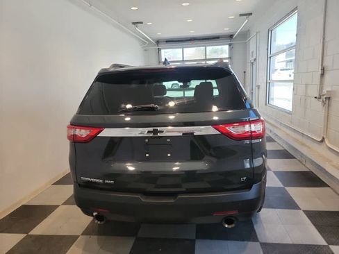 Used 2021 Chevrolet Traverse LT w/ LT Premium Package image 4