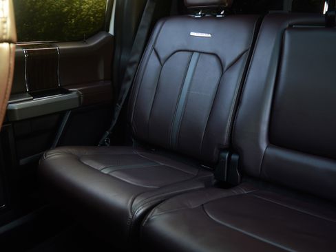 Used 2017 Ford F150 Platinum w/ Equipment Group 701A Luxury image 15