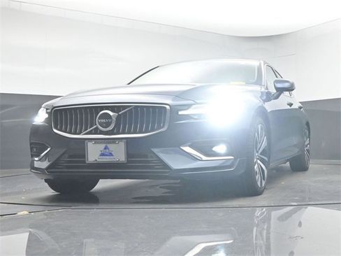 Used 2023 Volvo S60 B5 Ultimate w/ Climate Package image 11