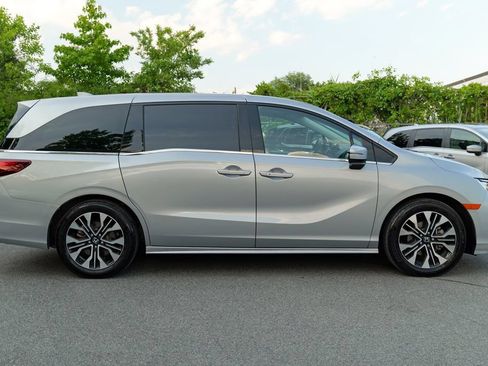 Used 2025 Honda Odyssey Elite image 8