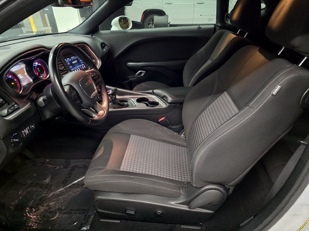 Used 2020 Dodge Challenger SXT RWD image 16