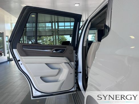 Used 2021 GMC Yukon Denali w/ Denali Premium Package AWD/4WD image 31
