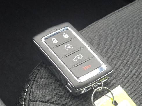 Used 2025 Jeep Grand Cherokee L Laredo w/ Luxury Tech Group I image 33