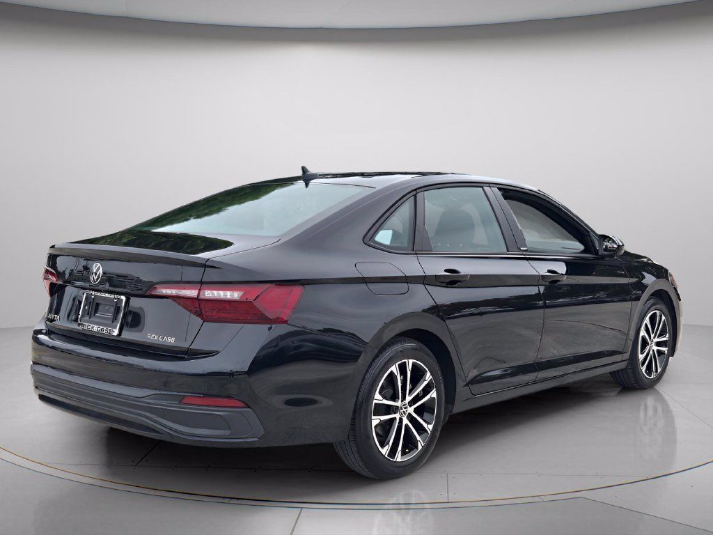 Used 2024 Volkswagen Jetta Sport FWD image 6