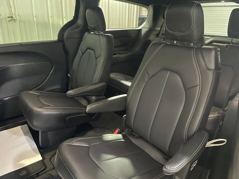 New 2026 Chrysler Pacifica Select image 7