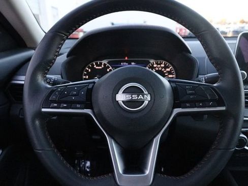 Certified 2024 Nissan Altima 2.5 SR image 10