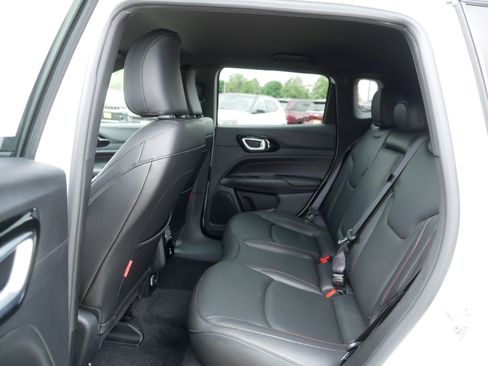 Used 2025 Jeep Compass Trailhawk w/ Trailhawk Elite Group AWD/4WD image 35