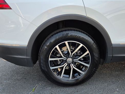 Used 2021 Volkswagen Tiguan SE w/ Panoramic Sunroof Package image 16