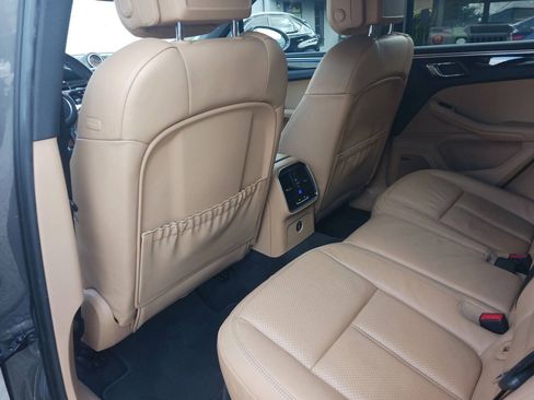 Used 2017 Porsche Macan AWD/4WD image 33