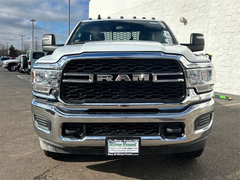 New 2024 RAM 3500 Tradesman w/ Chrome Appearance Group image 3