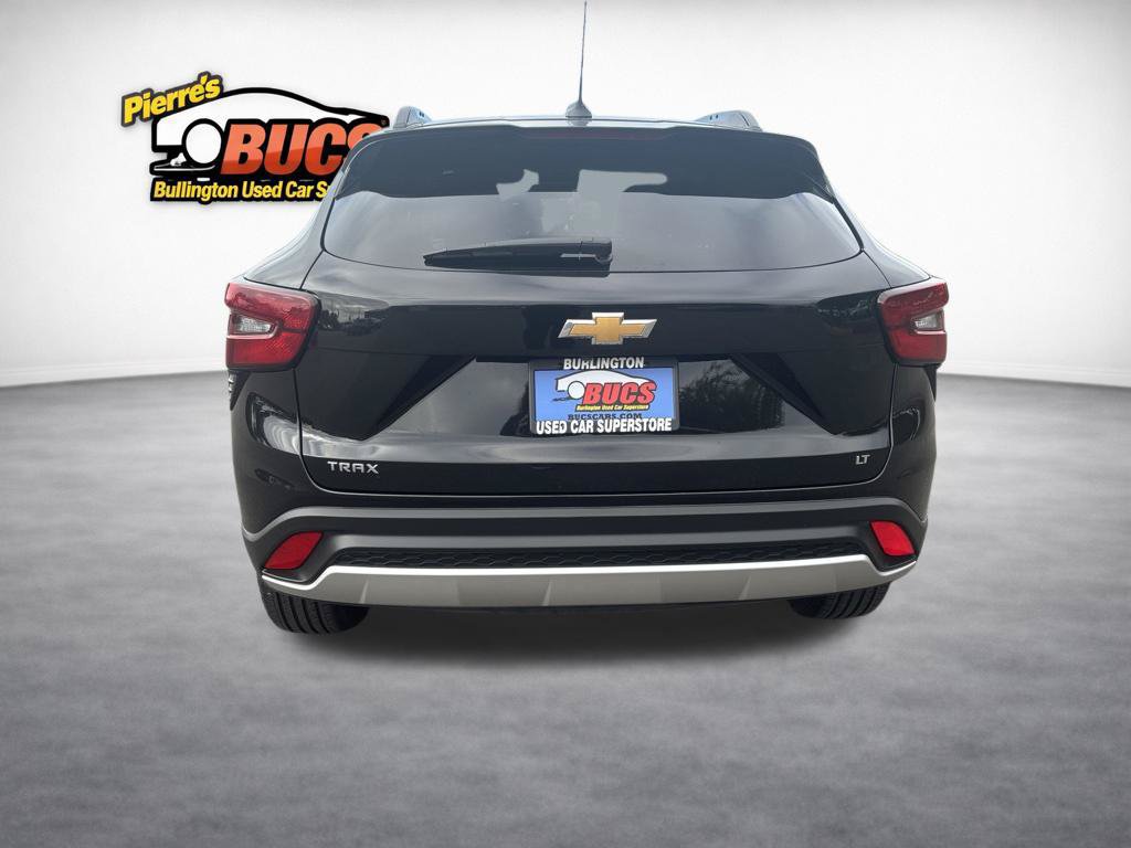 Used 2025 Chevrolet Trax LT FWD image 4