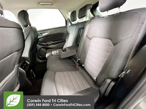 Used 2016 Ford Edge SE image 25