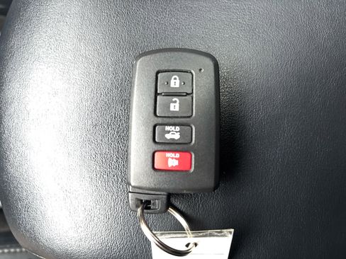 Used 2018 Toyota RAV4 Limited image 30