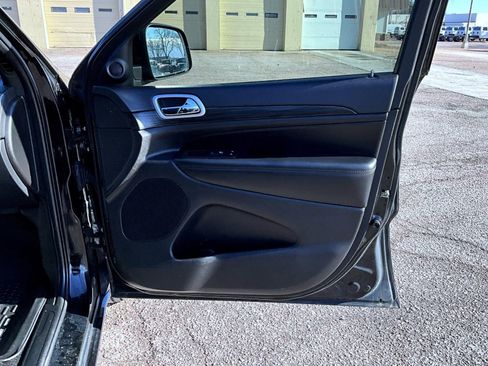 Certified 2021 Jeep Grand Cherokee Laredo X image 17