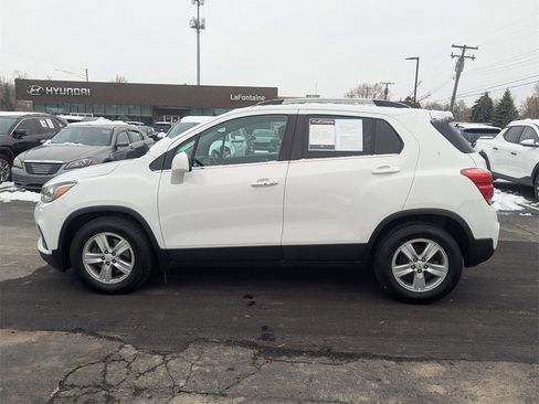 Used 2017 Chevrolet Trax LT w/ LT Convenience Package image 2