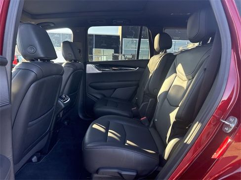 Used 2025 Cadillac XT6 Premium Luxury image 11