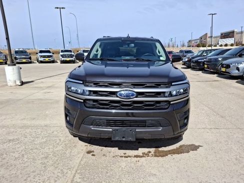 Used 2024 Ford Expedition Max XLT image 2