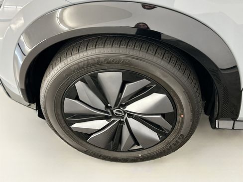 Used 2023 Nissan Ariya AWD image 11