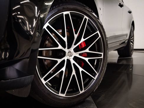 Used 2023 Porsche Macan S AWD/4WD image 12