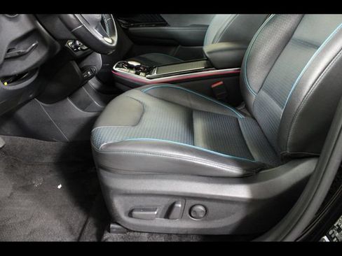 Used 2020 Kia Niro EX Premium w/ Cold Weather Package FWD image 19