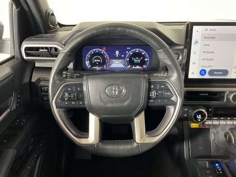 Used 2025 Toyota 4Runner Limited AWD/4WD image 12