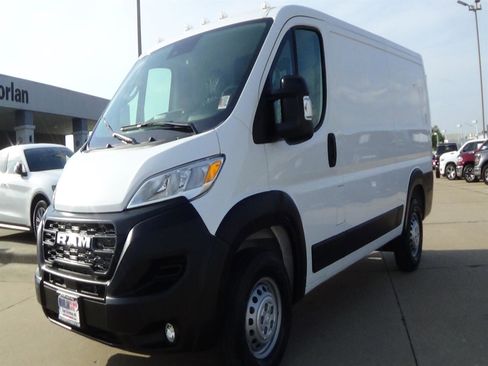 Used 2025 RAM ProMaster 2500 w/ Safety Group FWD image 2