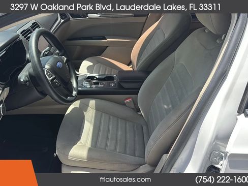 Used 2019 Ford Fusion SE FWD image 19
