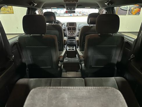 Used 2017 Dodge Grand Caravan SE image 26