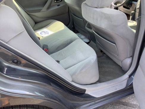 Used 2010 Toyota Camry LE FWD image 23