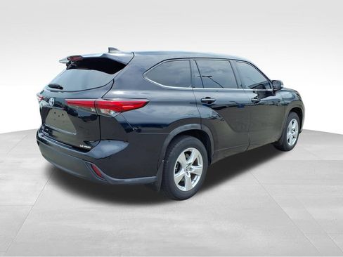 Used 2022 Toyota Highlander LE AWD/4WD image 27
