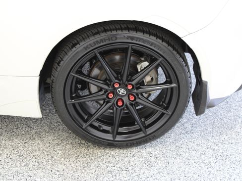 Used 2025 Toyota GR86 Premium RWD image 10