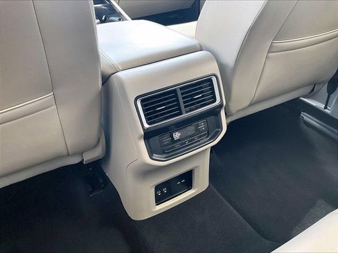 Used 2026 Volkswagen Atlas SE AWD/4WD image 13