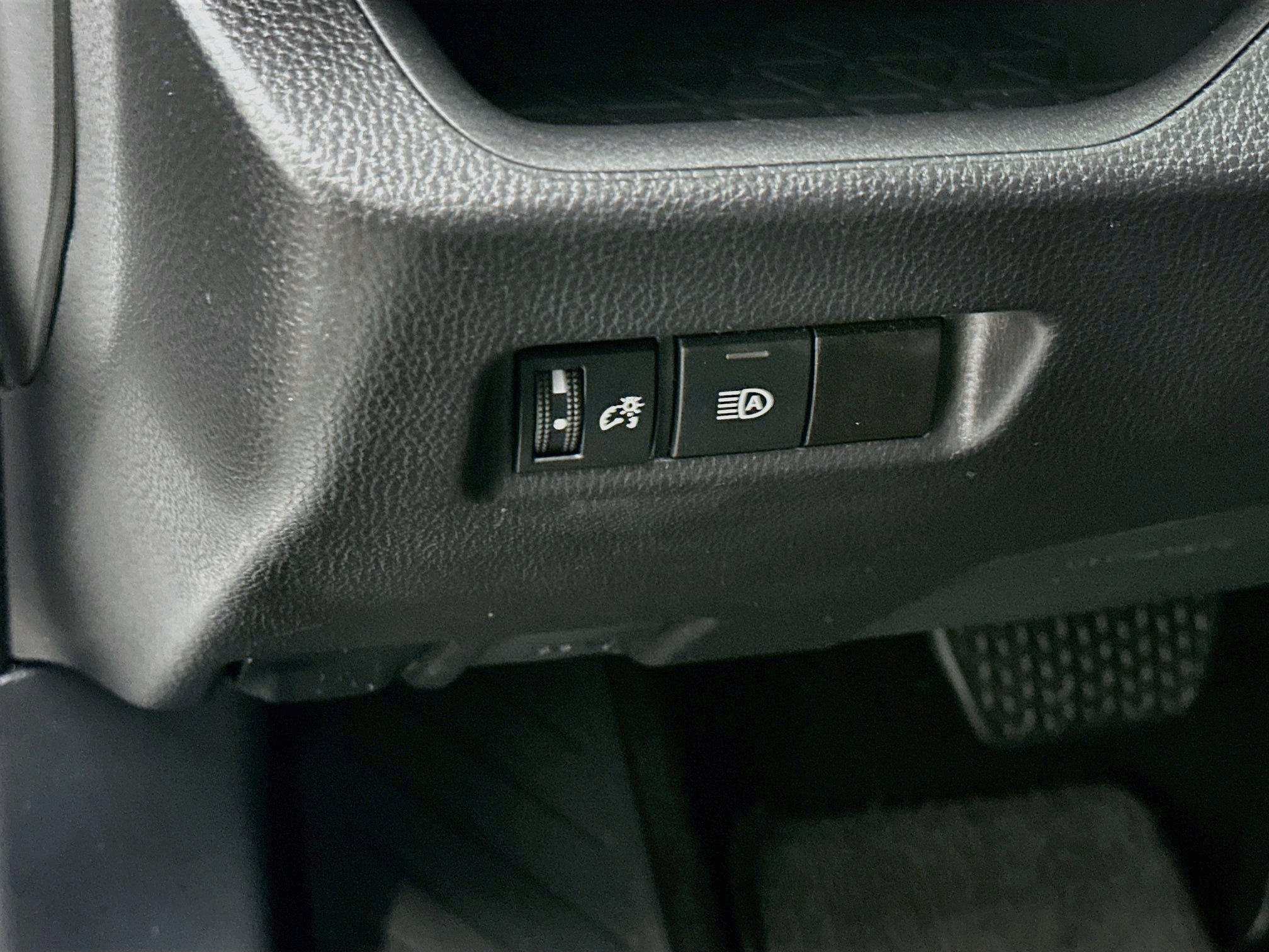 Used 2025 Toyota RAV4 LE AWD/4WD image 17