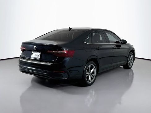 Used 2023 Volkswagen Jetta SE w/ Panoramic Sunroof Package FWD image 4