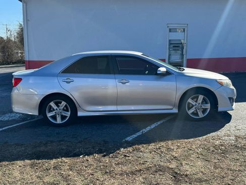 Used 2013 Toyota Camry SE FWD image 4