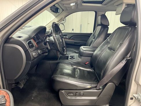 Used 2007 Chevrolet Tahoe LTZ w/ LTZ Preferred Equipment Group AWD/4WD image 19