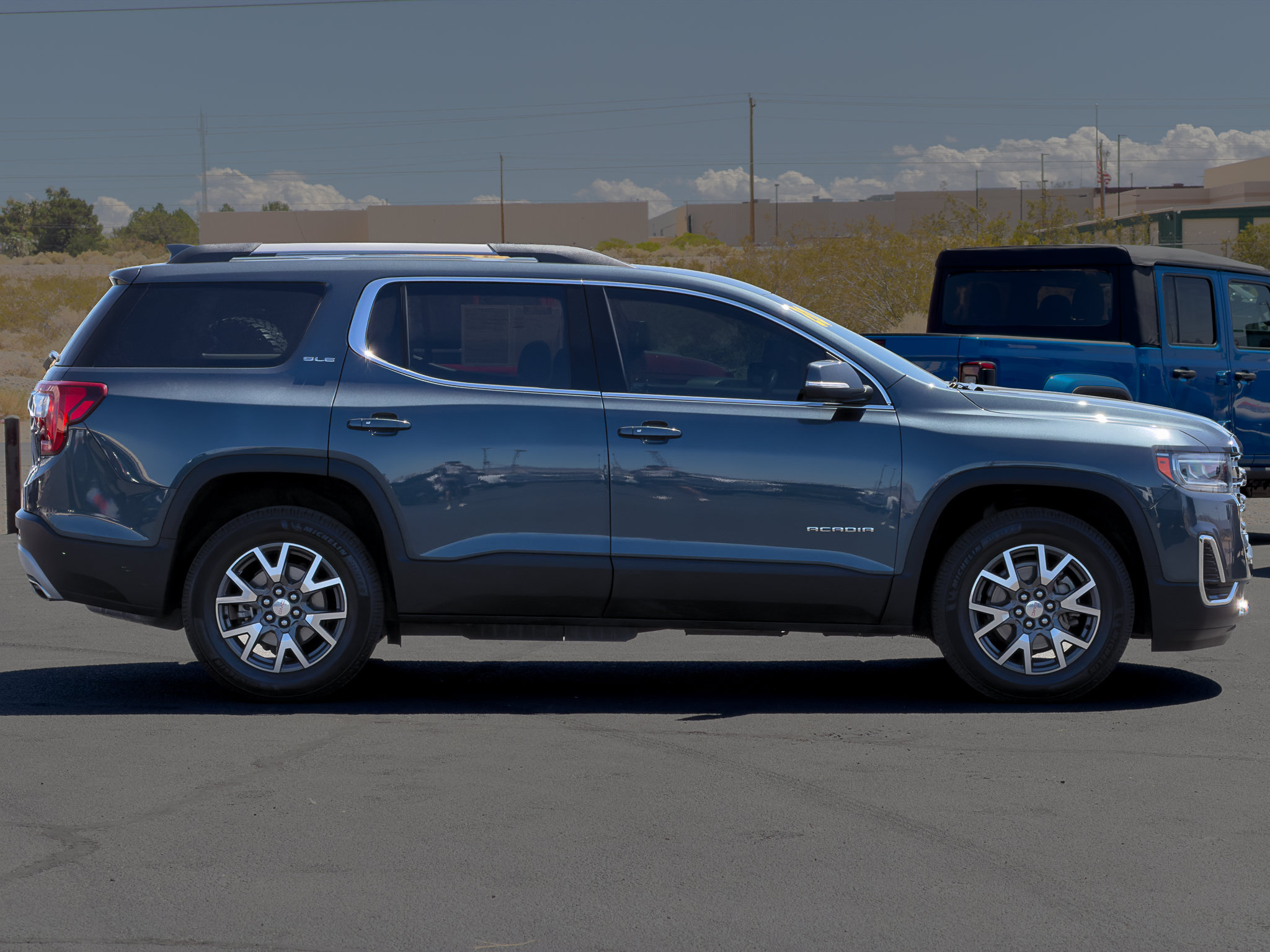 Used 2020 GMC Acadia SLE w/ Driver Convenience Package FWD image 6