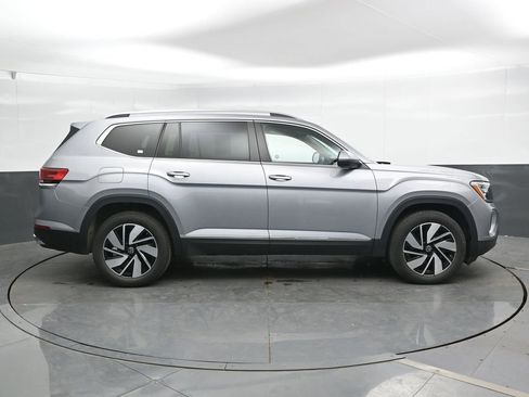 Used 2025 Volkswagen Atlas SEL AWD/4WD image 3