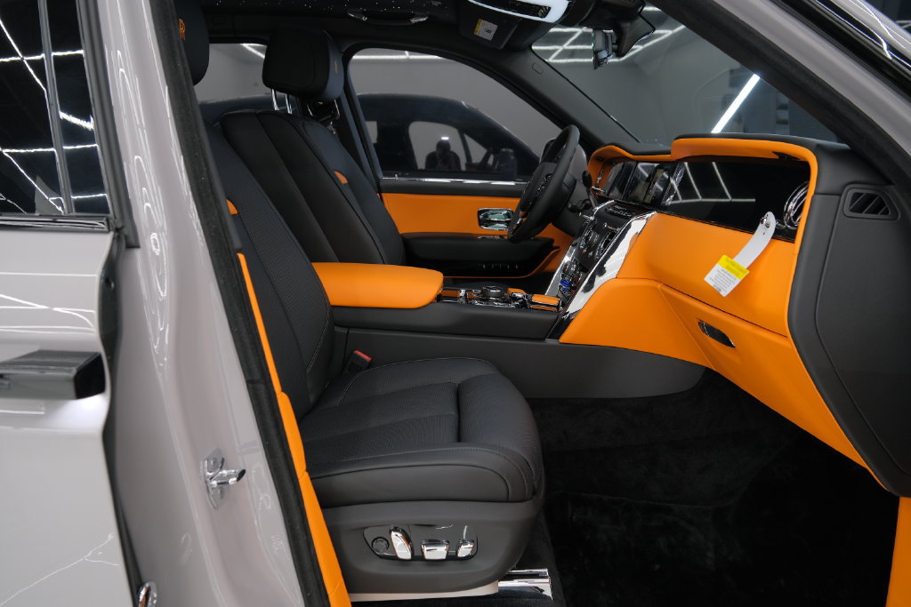 Used 2026 Rolls-Royce Cullinan AWD/4WD image 31